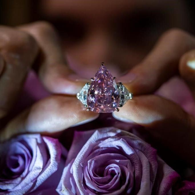 18-carat pink diamond reaps $28.8 million at Geneva auction